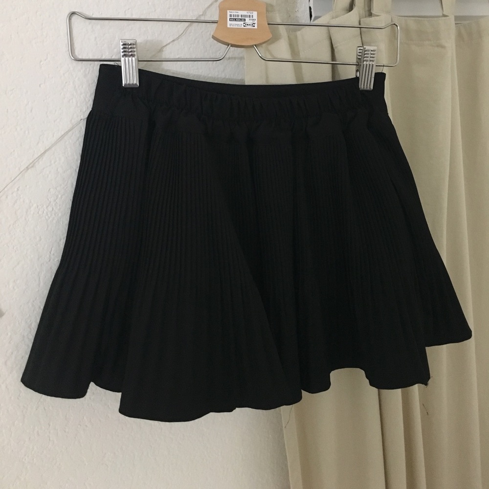 Black skort